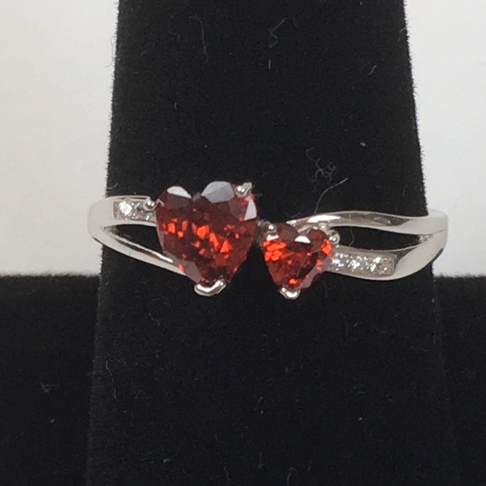 ♥️Pretty Red Double Heart Ring♥️ - Picture 2 of 6